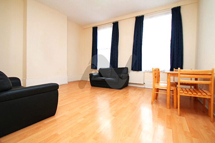 4 Bedroom Maisonette To Rent In Fonthill Road, Finsbury Park, London, N4