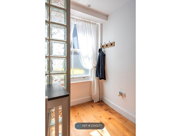 1 Bedroom Flat To Rent In Preston Close, London, SE1