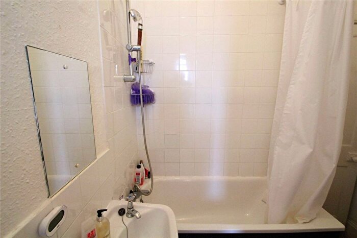 Studio To Rent In Alexandra Grove, Finchley, London, N12