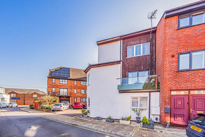 3 Bedroom End Of Terrace House For Sale In Onslow Road, Southsea, Hampshire, PO5