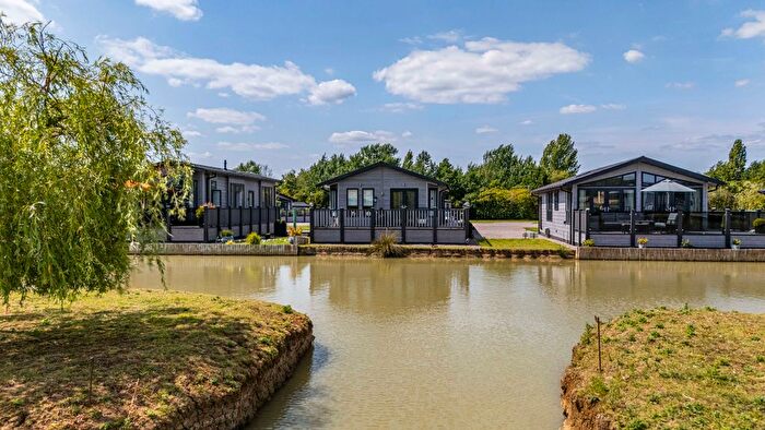 2 Bedroom Mobile/park Home For Sale In Wagtail Country Park, Cliff Lane, Marston, Grantham, Lincolnshire, NG32