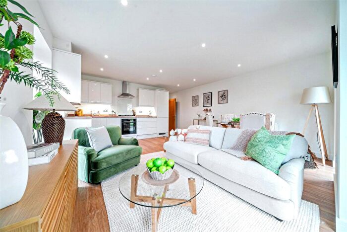 2 Bedroom Apartment For Sale In Swilgate Road, Tewkesbury, Worcestershire, GL20