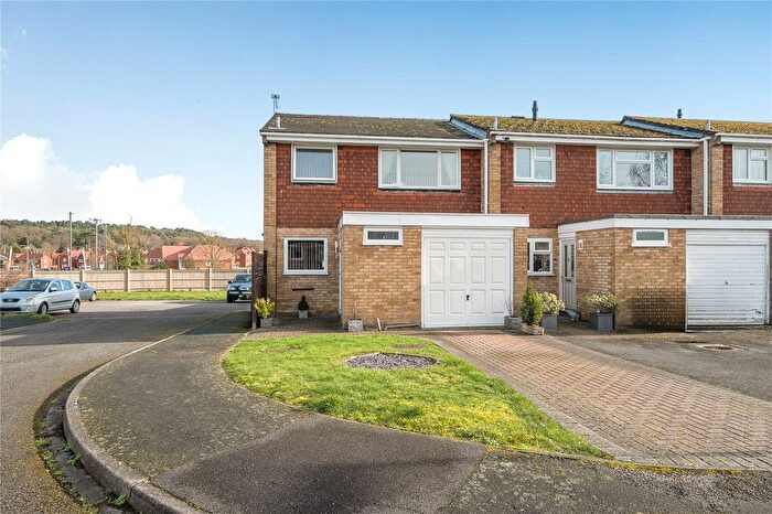 3 Bedroom End Terrace House For Sale In Foreman Park, Ash, Surrey, GU12