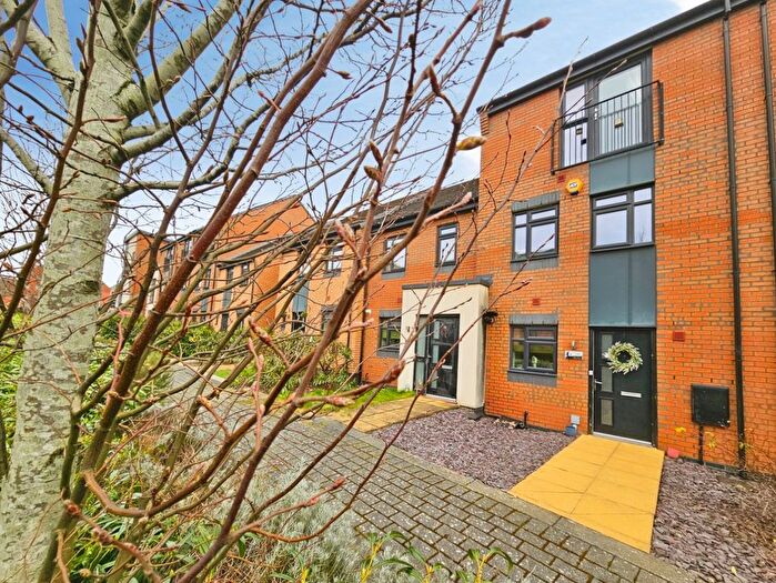 4 Bedroom Town House For Sale In Kiln View, Stoke-On-Trent, ST1