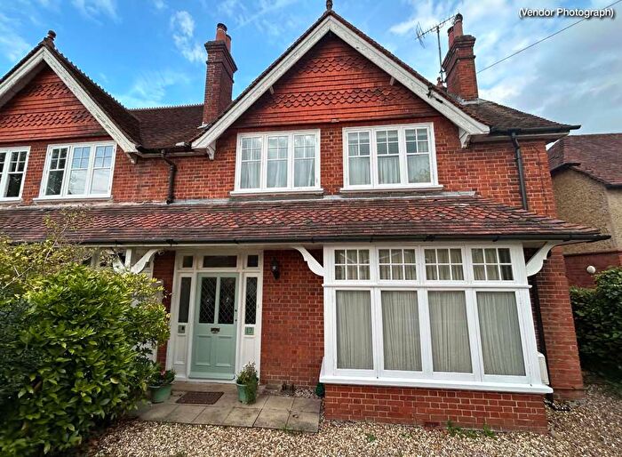 4 Bedroom Property For Sale In Horseshoe Road, Pangbourne On Thames, RG8
