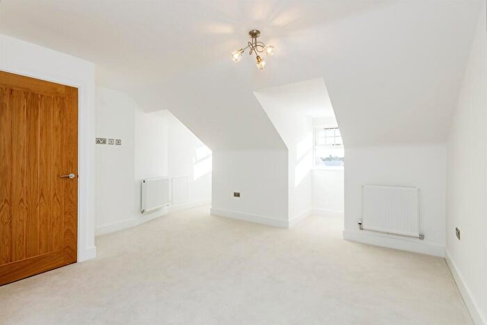 4 Bedroom Detached House For Sale In Bridge Road, Nottingham, NG8