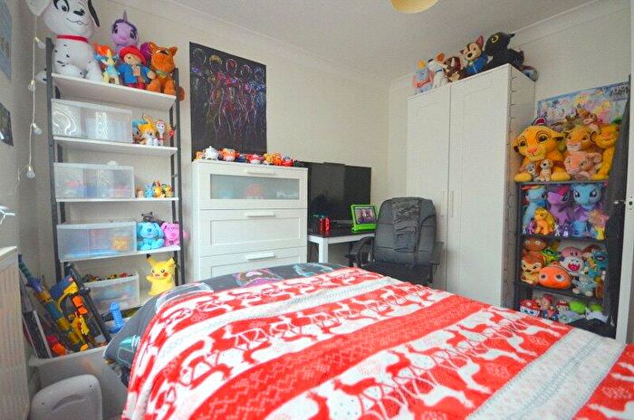 2 Bedroom Apartment To Rent In Chaplaincy Gardens, Hornchurch, Essex, RM11