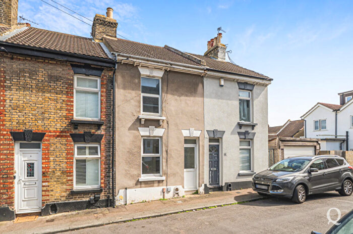 3 Bedroom Terraced House For Sale In Rose Street, Rochester, Kent, ME1