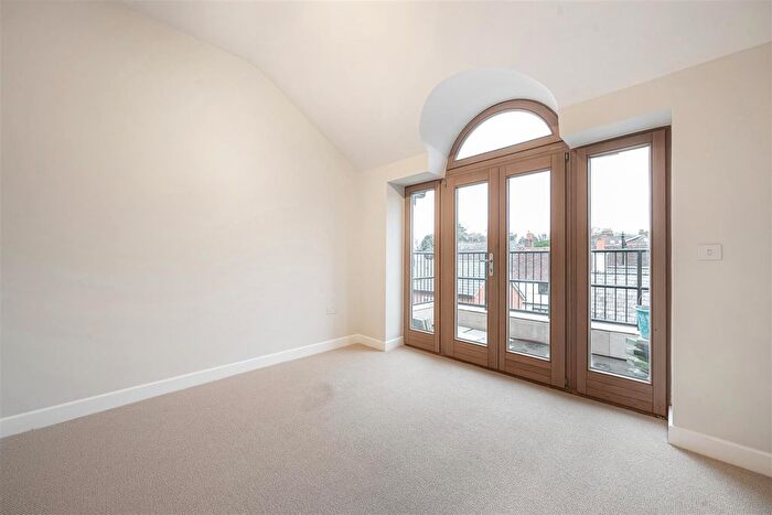 1 Bedroom Flat For Sale In High Street, Ewell, Epsom, KT17