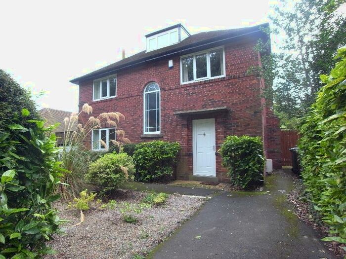 3 Bedroom Detached House To Rent In Park Drive, Horsforth, Leeds, LS18