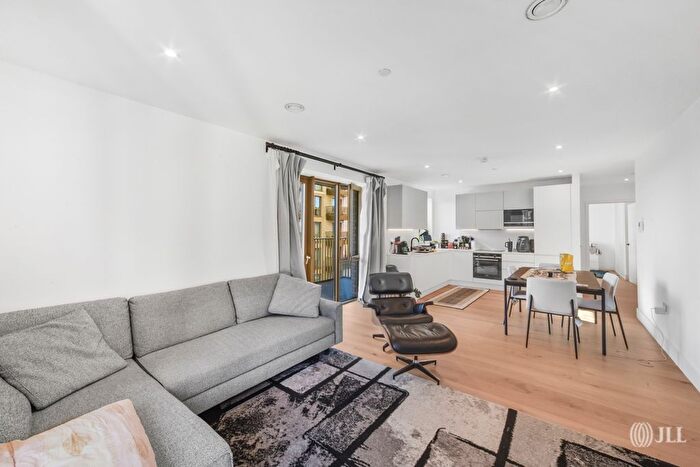 2 Bedroom Flat To Rent In Capital Interchange Way, Brentford, TW8