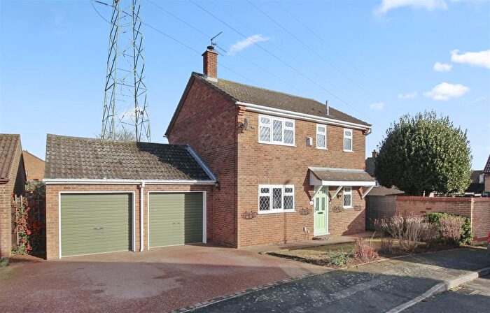 3 Bedroom Detached House For Sale In Diamond Drive, Irthlingborough, NN9