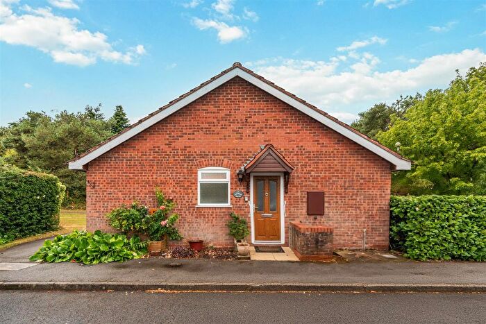 1 Bedroom Detached House For Sale In Poplar Road, Dorridge, B93