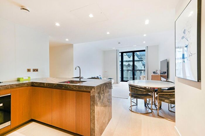 2 Bedroom Flat To Rent In Lincoln Square, Portugal Street, London, WC2A