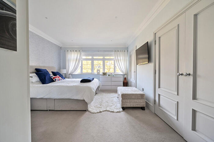 2 Bedroom Apartment For Sale In Westerham Road, Keston, Kent, BR2