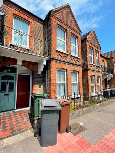 2 Bedroom Flat To Rent In Forest Road, London, London, E17
