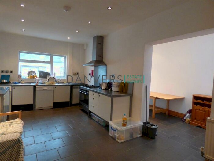 6 Bedroom Detached House To Rent In Ashleigh Road, Leicester, LE3