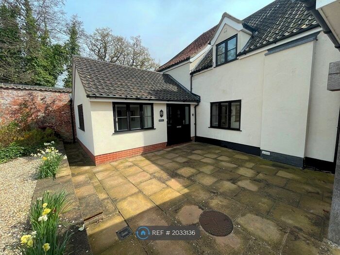 3 Bedroom Semi-Detached House To Rent In Broad View, Norwich, NR13