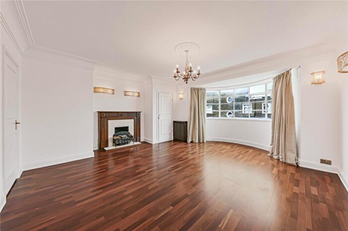 3 Bedroom Apartment To Rent In North Gate, Prince Albert Road, London, NW8