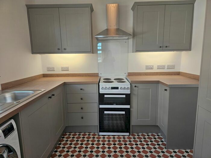 2 Bedroom Flat To Rent In Bridge Street, Caernarfon, LL55