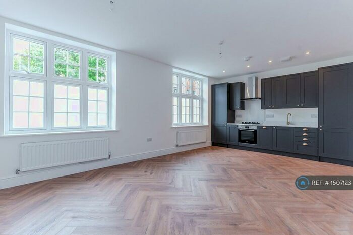 2 Bedroom Flat To Rent In Parkview, Letchworth Garden City, SG6