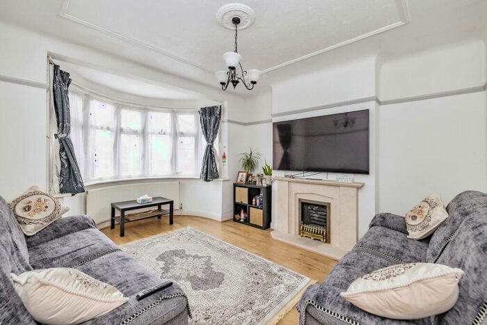 5 Bedroom Semi-Detached House For Sale In Kingshill Drive, Harrow, HA3