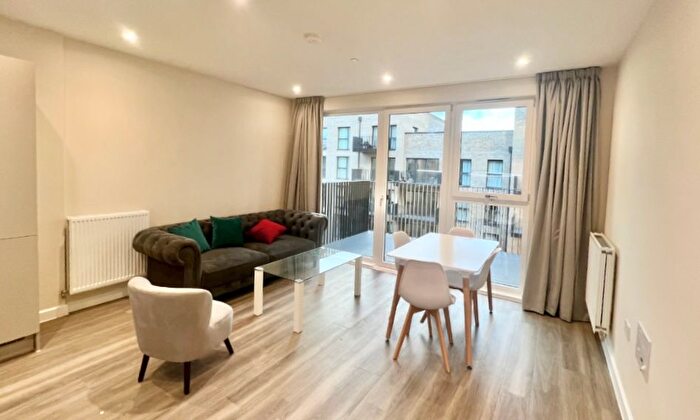2 Bedroom Flat To Rent In Green Ferry Way, Walthamstow, E17