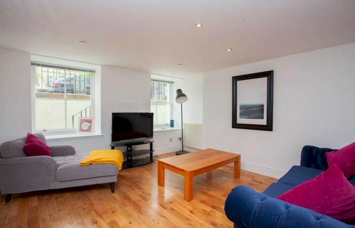 1 Bedroom Flat To Rent In Newton Place, Glasgow, G3