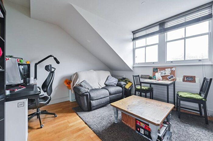 1 Bedroom Flat For Sale In Brondesbury Road, Queen's Park, London, NW6
