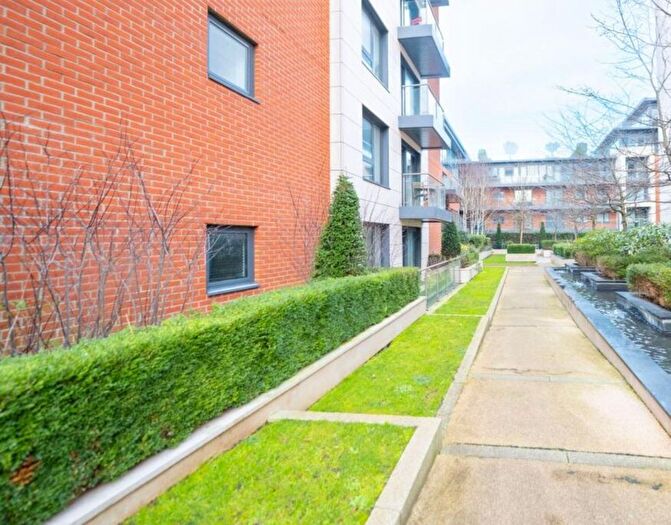 2 Bedroom Flat To Rent In Wandsworth, London, SW15