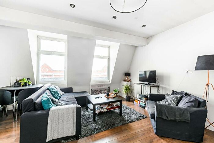 2 Bedroom Flat To Rent In Kingsland High Street, Dalston, London, E8