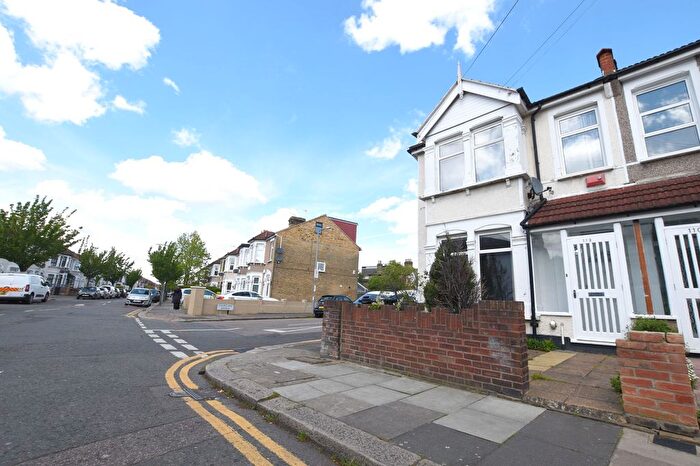 3 Bedroom End Of Terrace House To Rent In Wanstead Park Road, Ilford, IG1