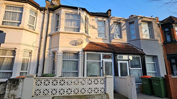 5 Bedroom Terraced House To Rent In Rosebery Ave, London, E12