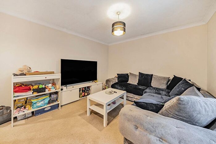 2 Bedroom Flat To Rent In Granville Place, Pinner, HA5