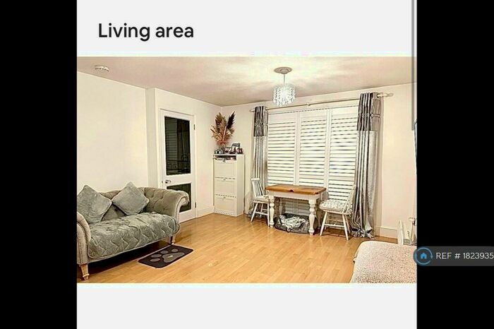 Studio To Rent In Marley Court, Broxbourne, EN10