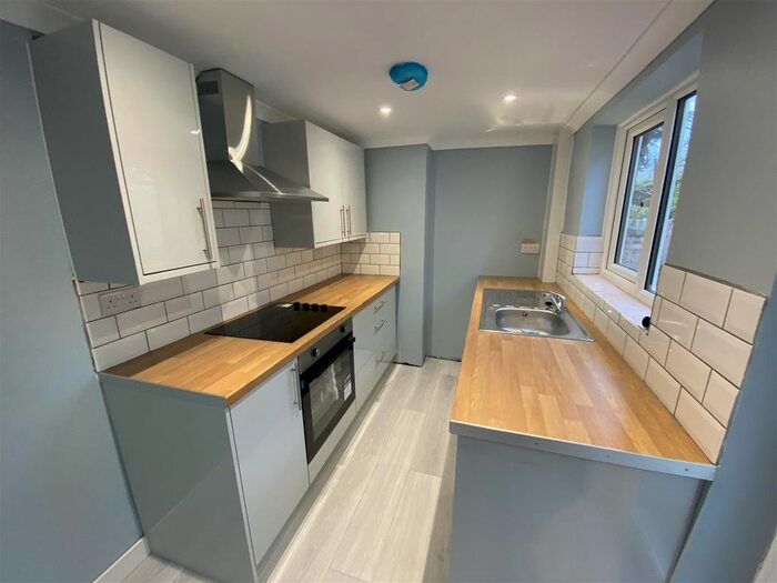 2 Bedroom End Of Terrace House To Rent In High Street, Halling, Rochester, ME2