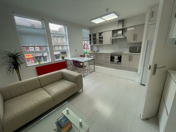 2 Bedroom Flat To Rent In Turnpike Lane, Turnpike Lane, N8