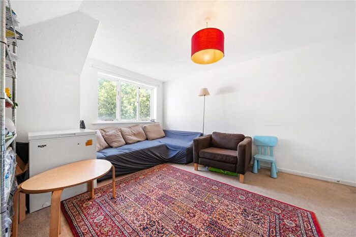 2 Bedroom Apartment For Sale In Beacon Gate, Nunhead, London, SE14