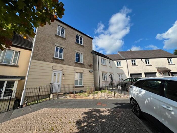 2 Bedroom Flat To Rent In Triumphal Crescent, Plympton, PL7