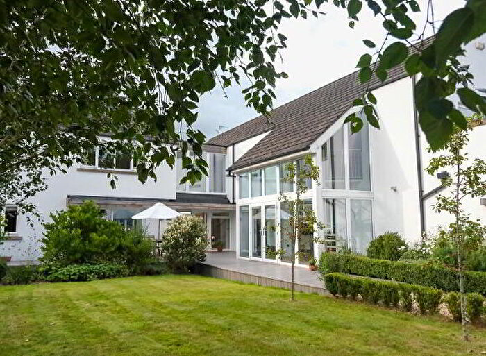 4 Bedroom Detached House With Garages For Sale In Farm Court, Waringstown, BT66