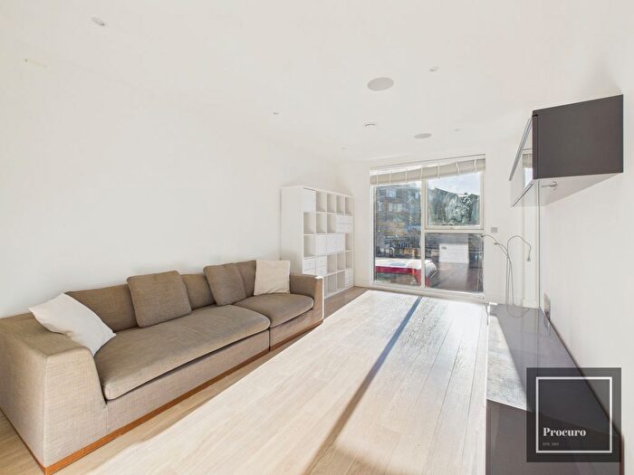 2 Bedroom Flat To Rent In Stockwell Park Walk, London, SW9