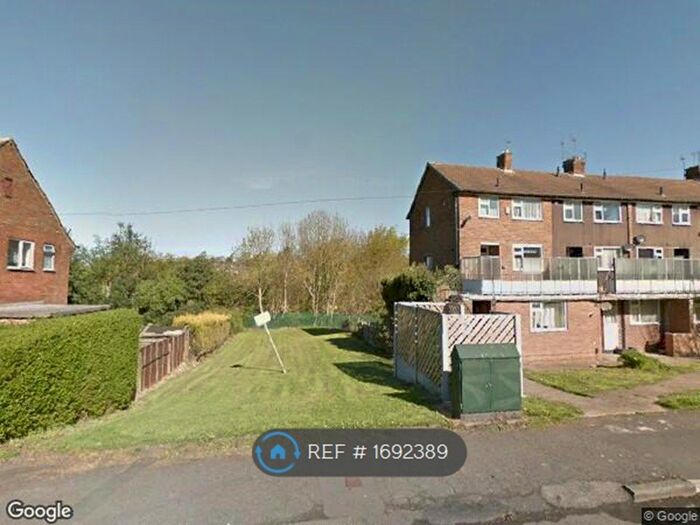 2 Bedroom Maisonette To Rent In Lincombe Drive, Leeds, LS8