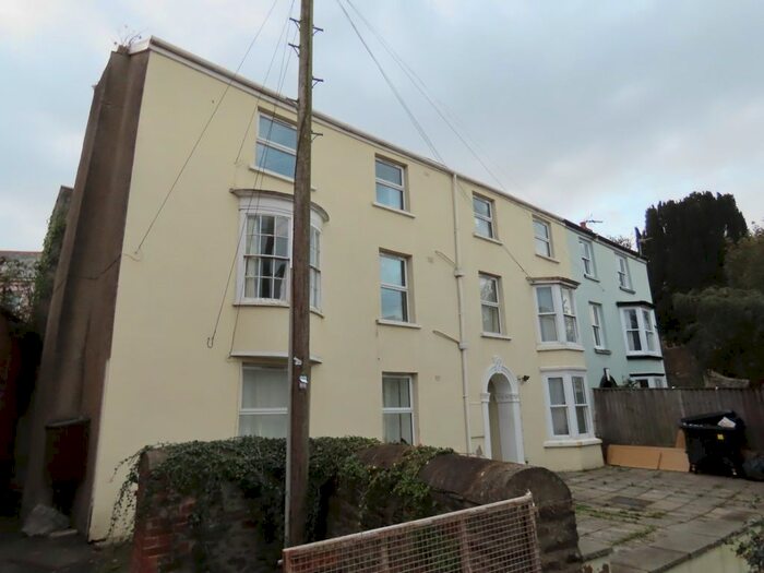 1 Bedroom Flat To Rent In Marine Gardens, Bideford, EX39