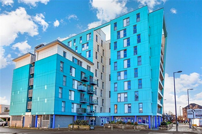 2 Bedroom Flat For Sale In Fratton Way, Southsea, Hampshire, PO4