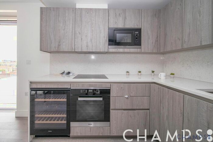 2 Bedroom Flat For Sale In Juniper Drive, London, SW18