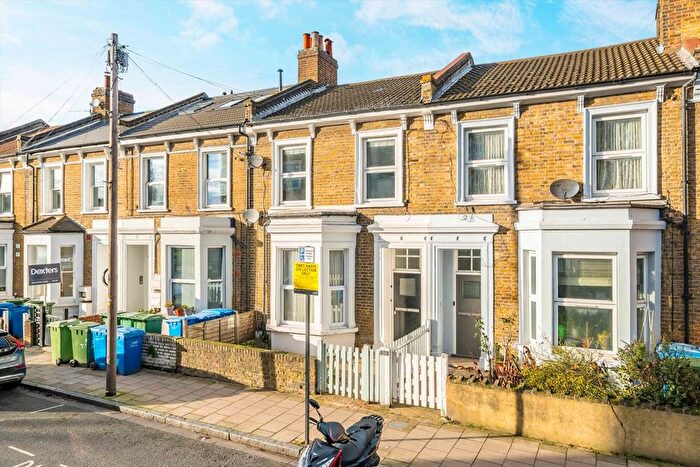 2 Bedroom Flat To Rent In Meeting House Lane, Peckham, SE15