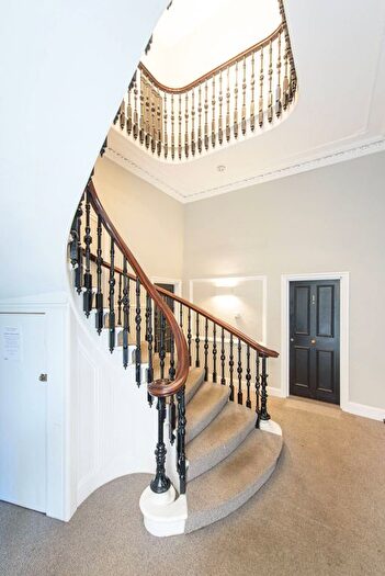 2 Bedroom Flat To Rent In Priory Road, South Hampstead, London, NW6