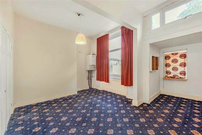 1 Bedroom Flat For Sale In New Cross Road, New Cross, SE14