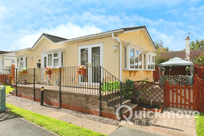 2 Bedroom Park Home For Sale In Stratford-upon-Avon, Warwickshire, CV37