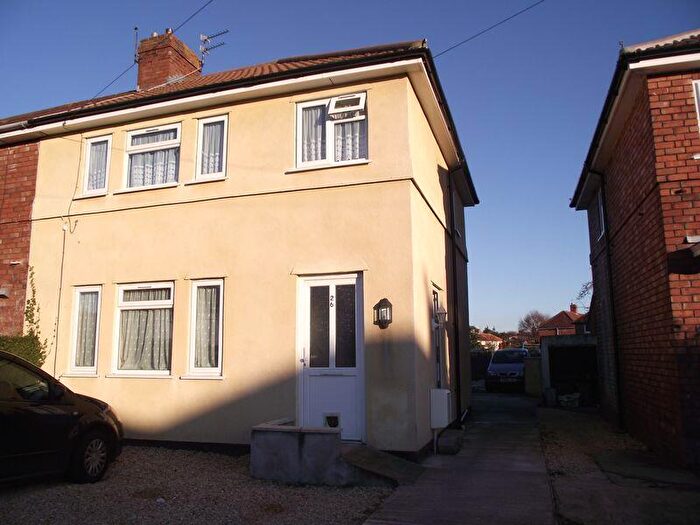 2 Bedroom Flat To Rent In Sunny Bank, Kingswood, Bristol, BS15